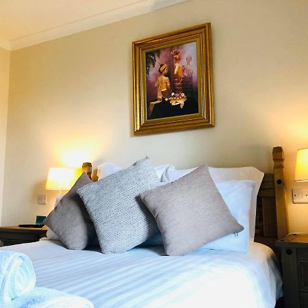 The Llanelwedd Arms Hotel Билт-Уэлс Экстерьер фото