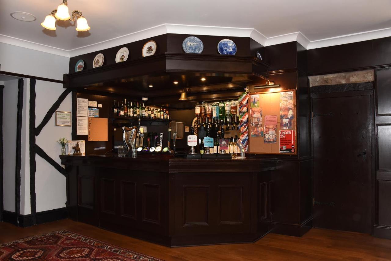 The Llanelwedd Arms Hotel Билт-Уэлс Экстерьер фото