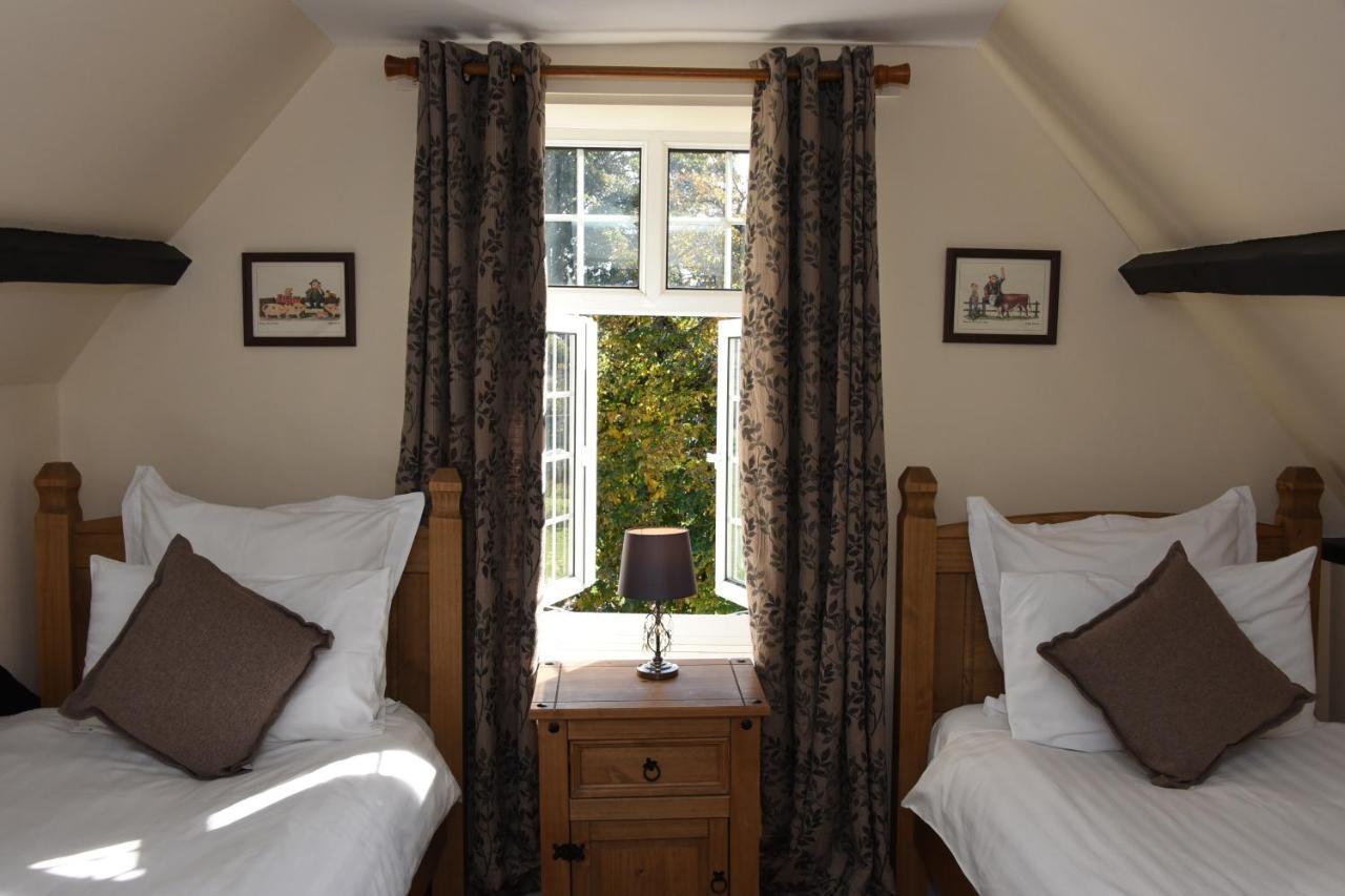 The Llanelwedd Arms Hotel Билт-Уэлс Экстерьер фото
