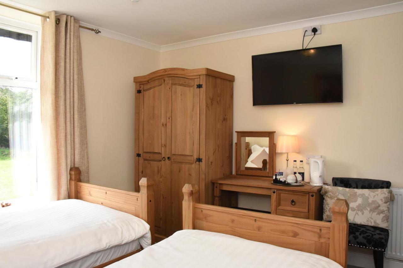 The Llanelwedd Arms Hotel Билт-Уэлс Экстерьер фото