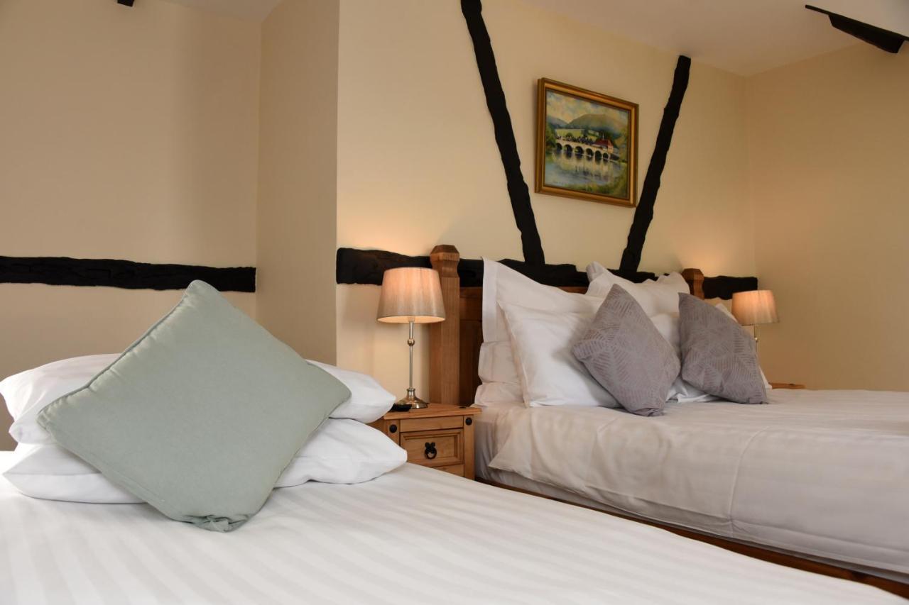 The Llanelwedd Arms Hotel Билт-Уэлс Экстерьер фото