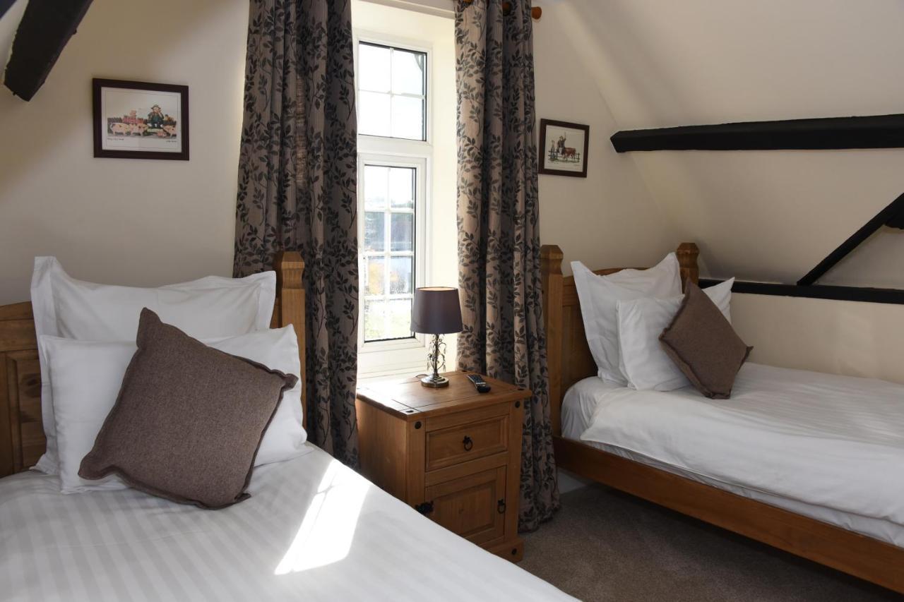 The Llanelwedd Arms Hotel Билт-Уэлс Экстерьер фото