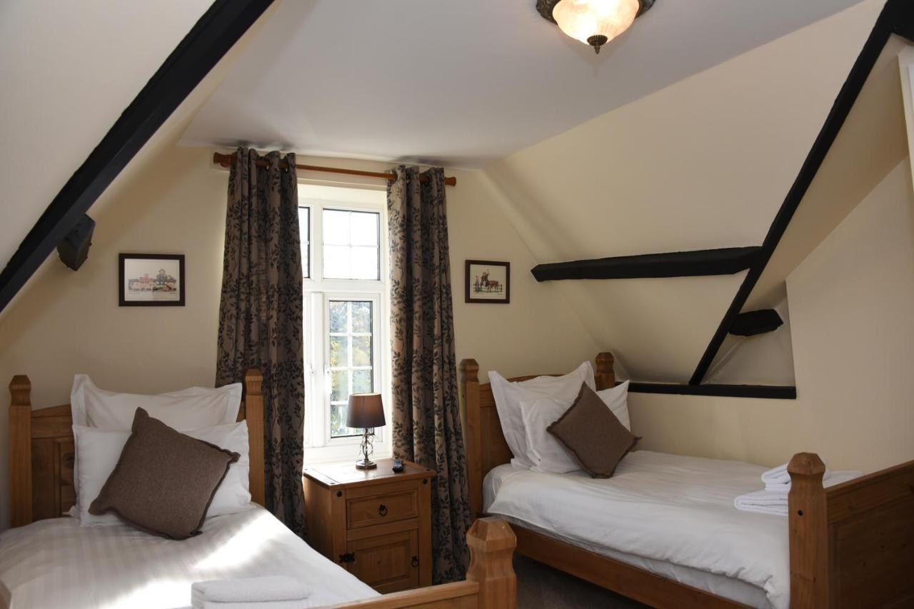 The Llanelwedd Arms Hotel Билт-Уэлс Экстерьер фото