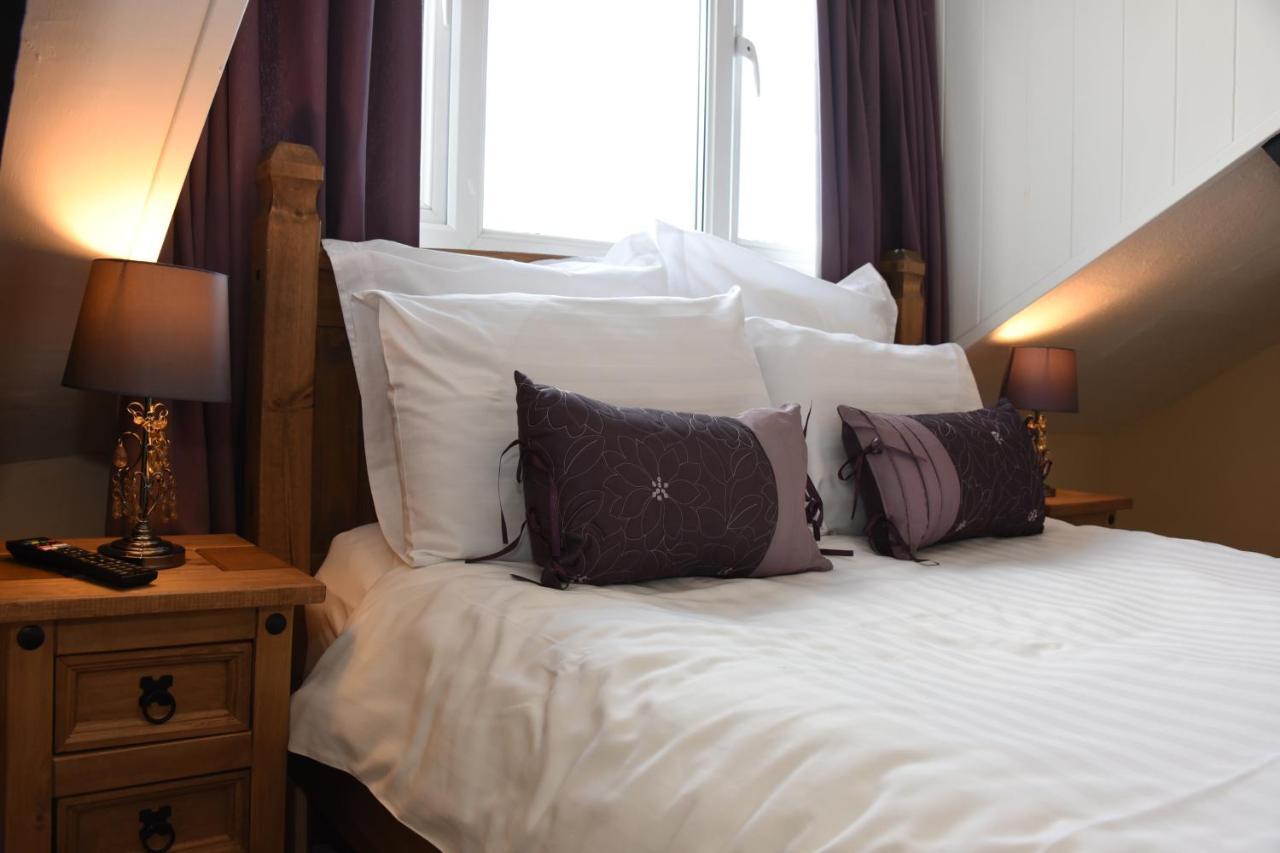 The Llanelwedd Arms Hotel Билт-Уэлс Экстерьер фото