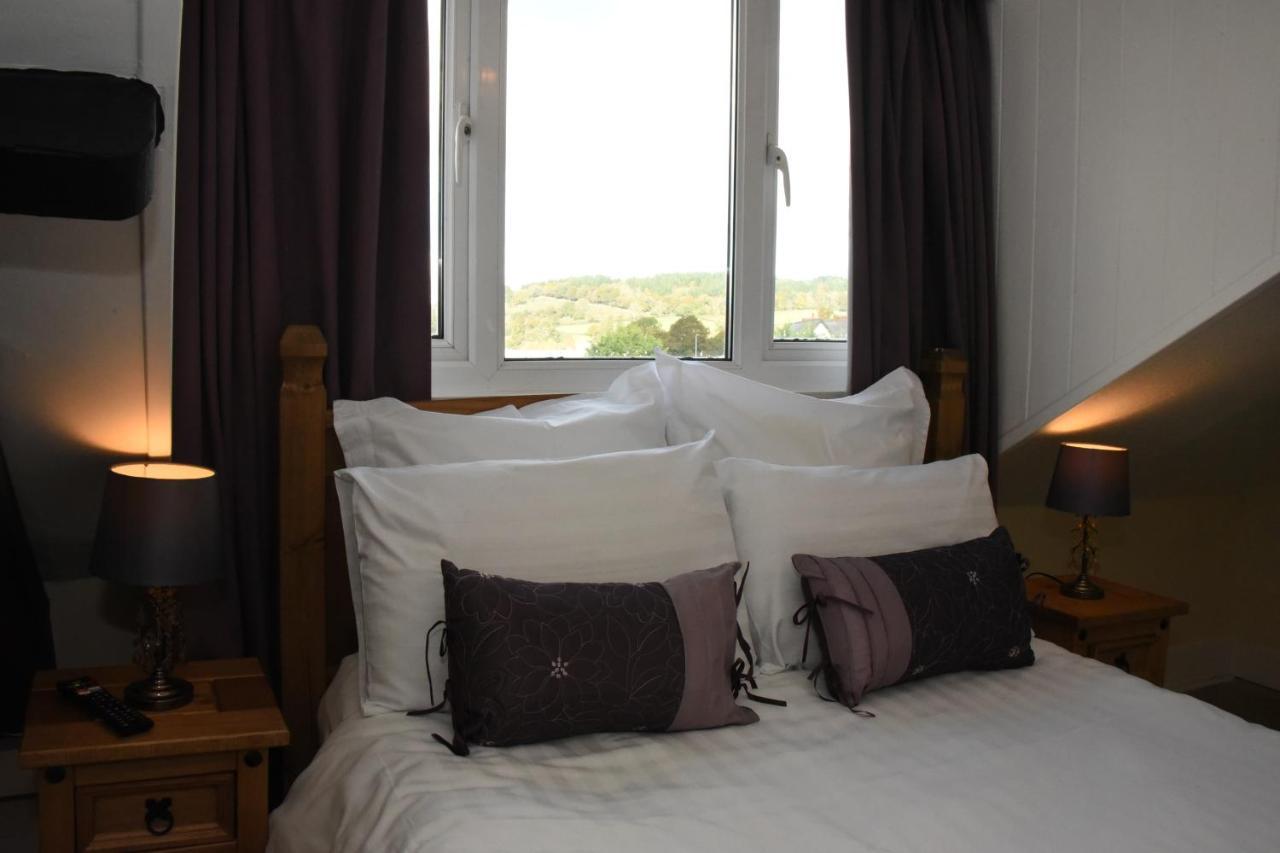 The Llanelwedd Arms Hotel Билт-Уэлс Экстерьер фото