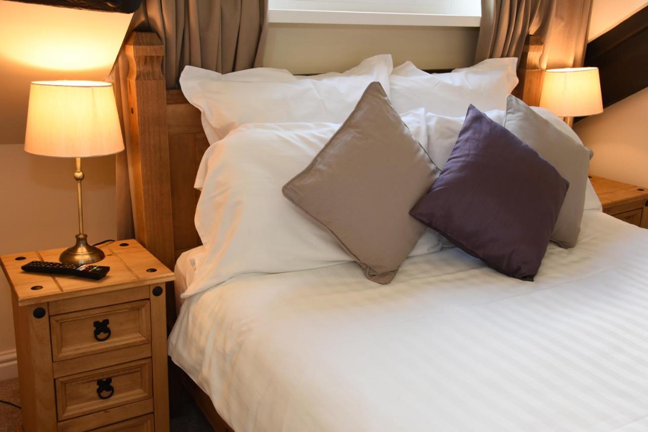 The Llanelwedd Arms Hotel Билт-Уэлс Экстерьер фото