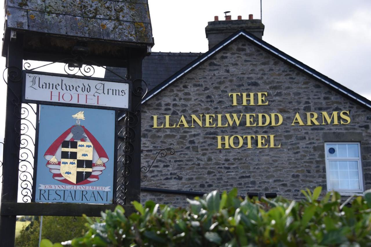 The Llanelwedd Arms Hotel Билт-Уэлс Экстерьер фото