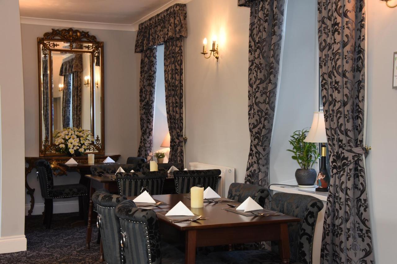 The Llanelwedd Arms Hotel Билт-Уэлс Экстерьер фото