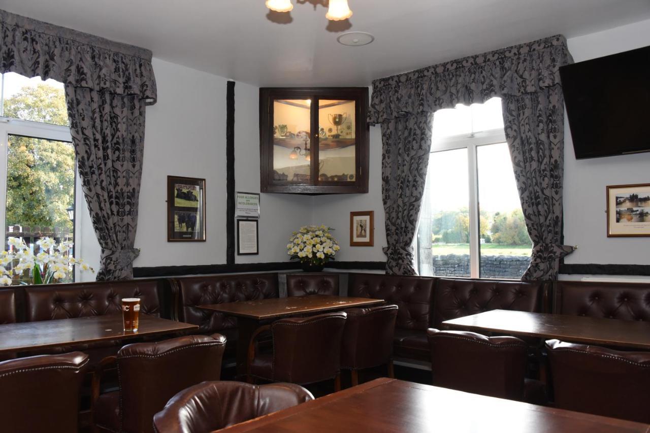 The Llanelwedd Arms Hotel Билт-Уэлс Экстерьер фото