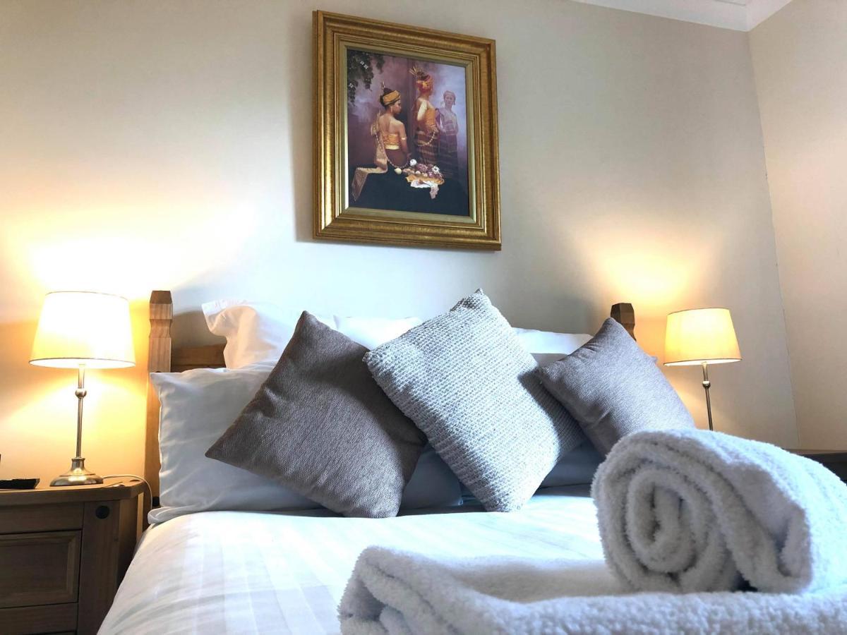 The Llanelwedd Arms Hotel Билт-Уэлс Экстерьер фото