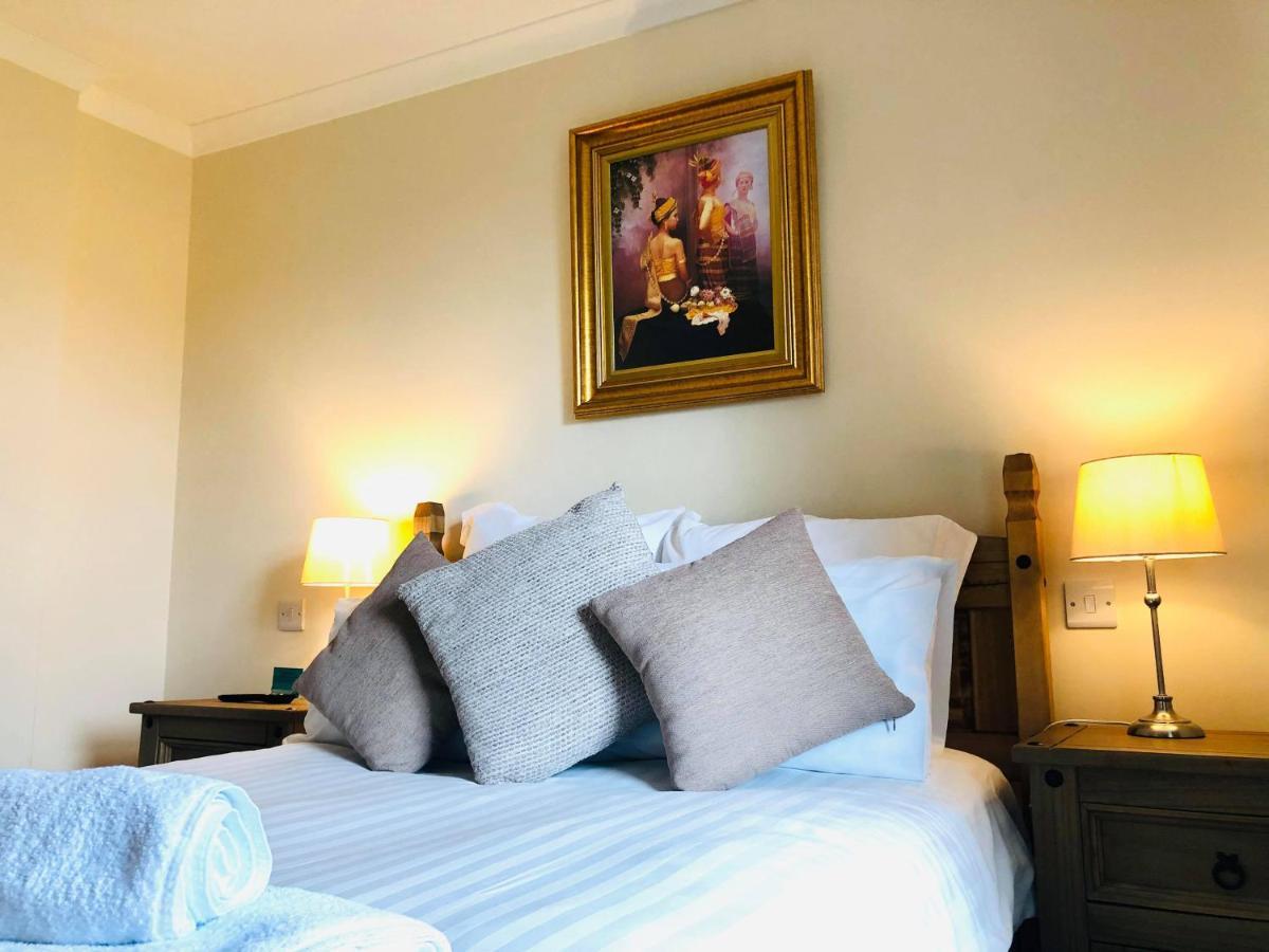 The Llanelwedd Arms Hotel Билт-Уэлс Экстерьер фото