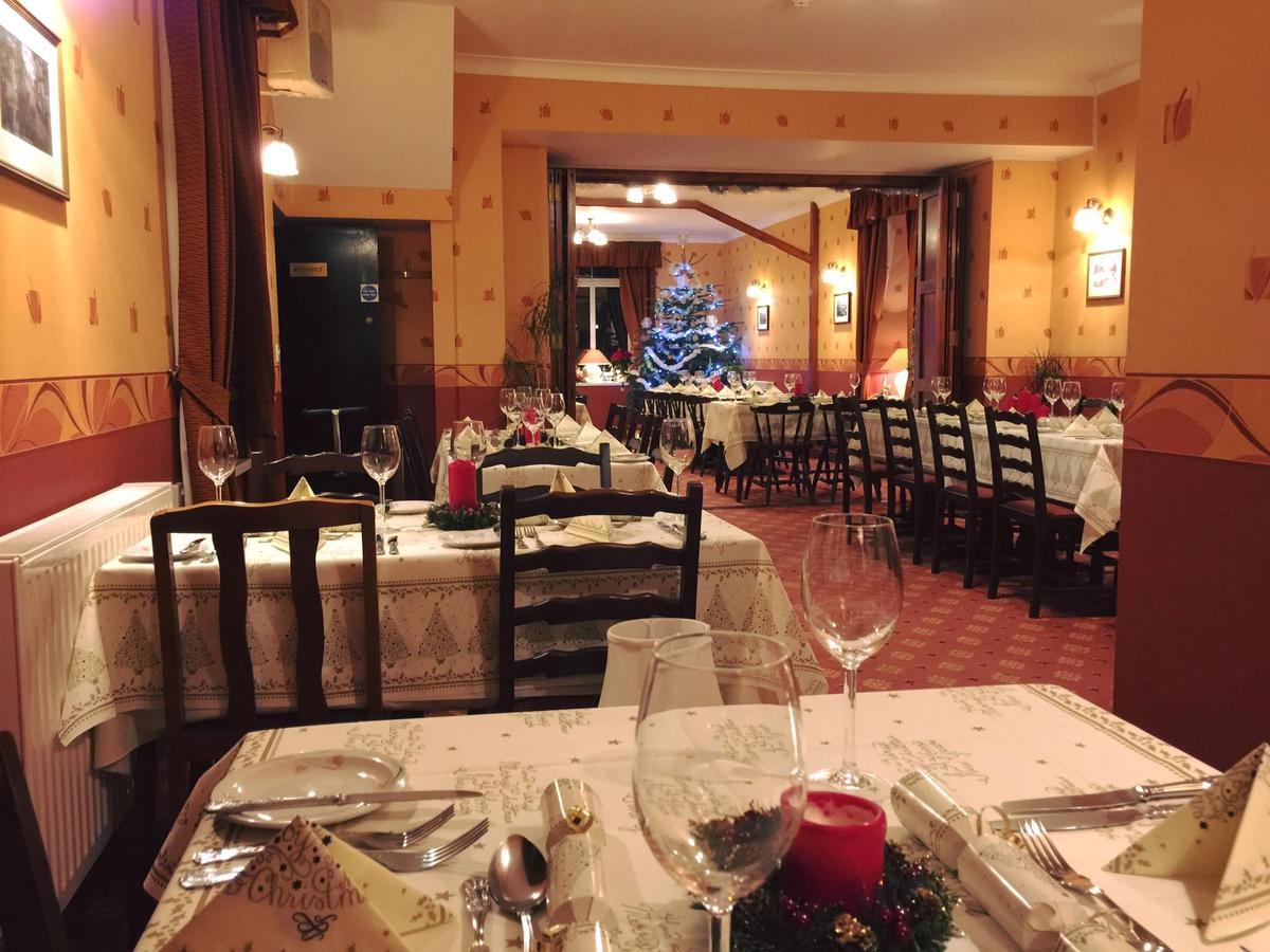 The Llanelwedd Arms Hotel Билт-Уэлс Экстерьер фото